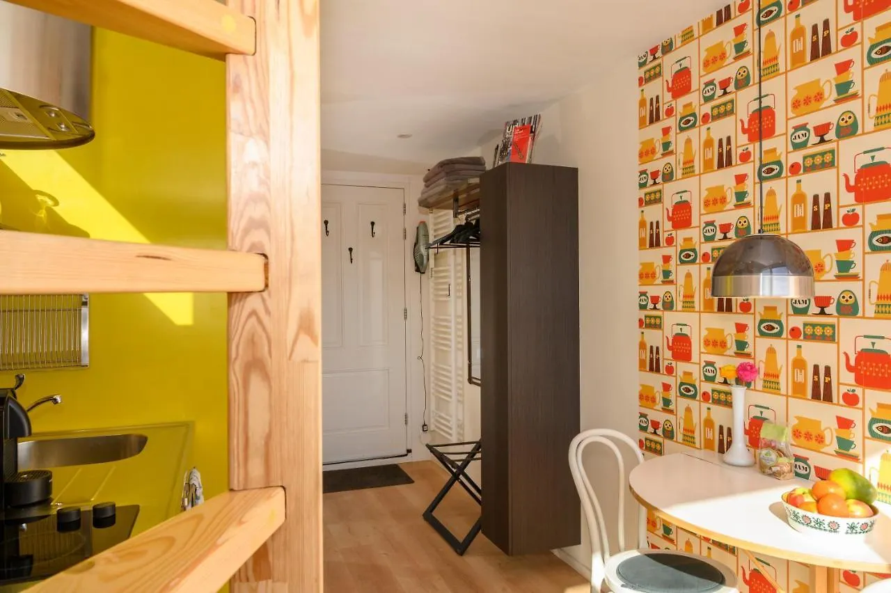 Houseboat Studio With Canalview And Free Bikes Amsterdam Bed & Breakfast