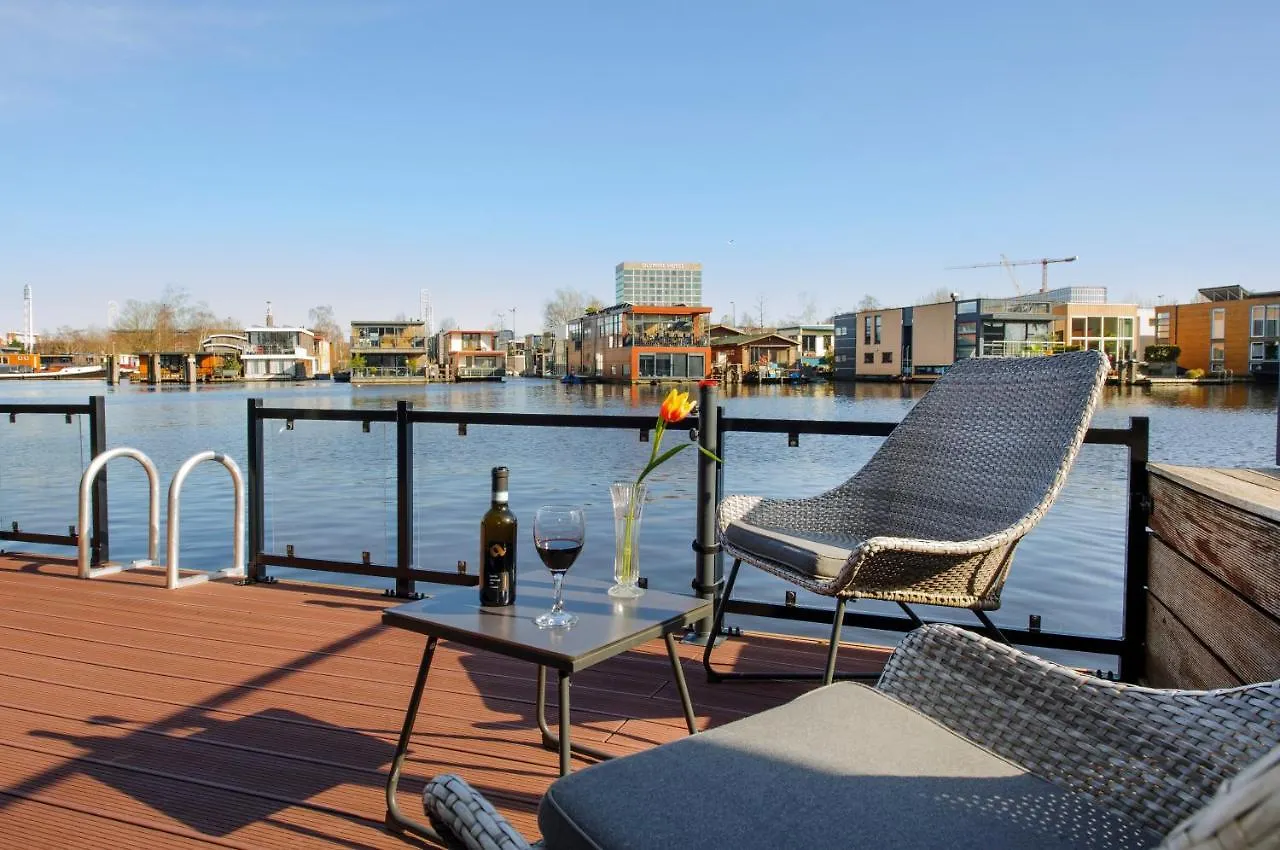Houseboat Studio With Canalview And Free Bikes Amsterdam