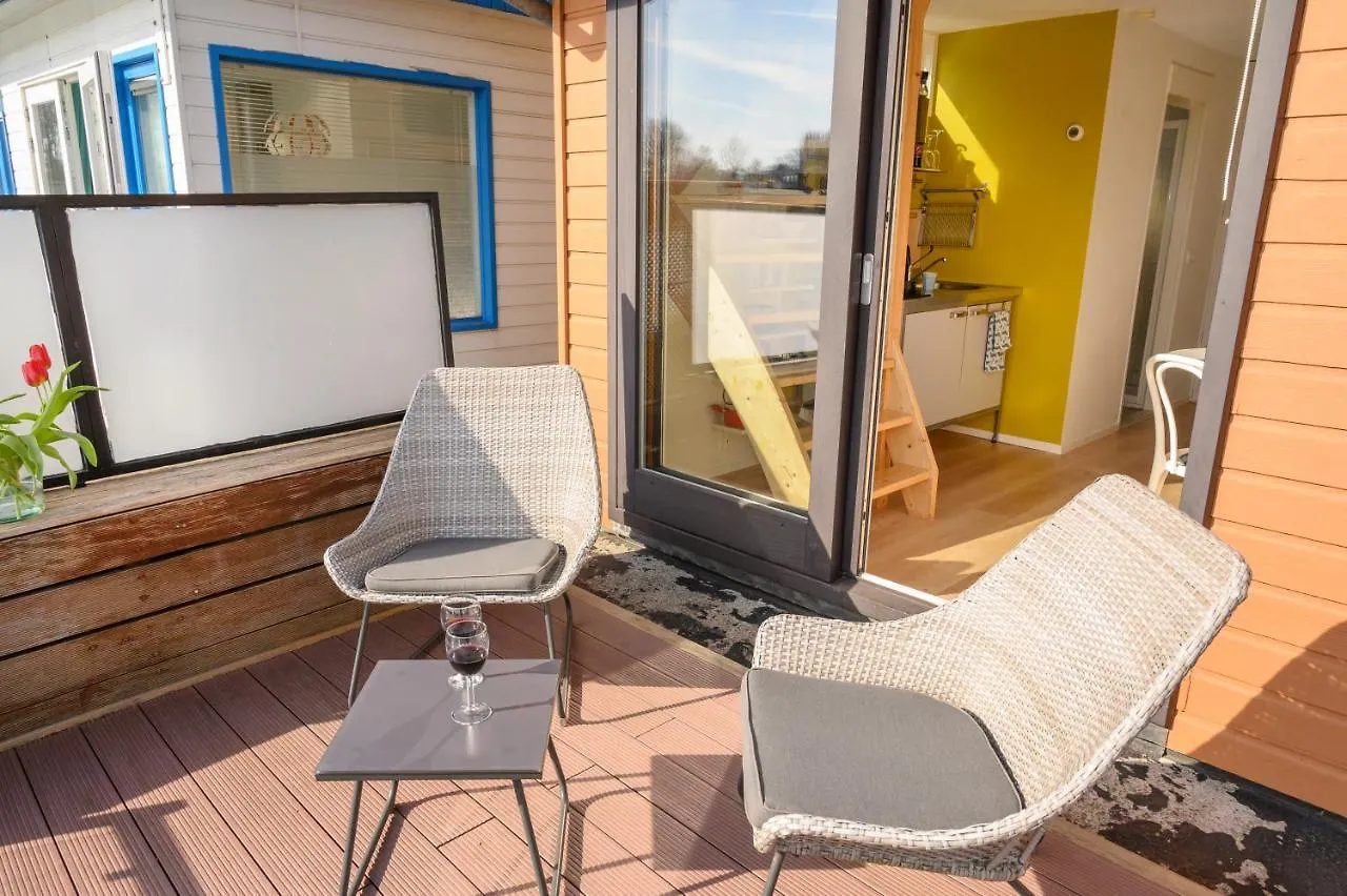 Houseboat Studio With Canalview And Free Bikes Amsterdam